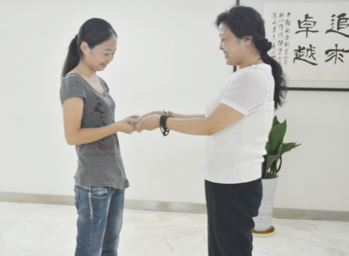 互助互爱彰显企业温情